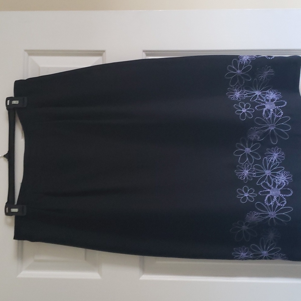 Womans 16W Black midi Skirt